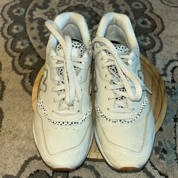 New Balance Cream and Gold Women's Sneakers - Picture 6 of 7